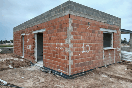 Máxima protección frente al clima marino: sistema SATE JUNOTherm® y pintura Silox en una vivienda en Almazora