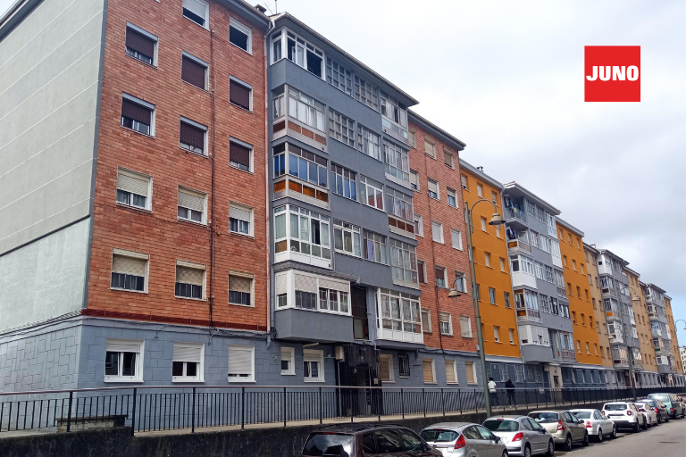 Fachada renovada en Avilés con sistema JUNOTherm®: aislamiento y acabado en una sola solución