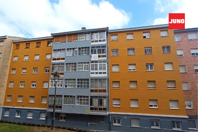 Fachada renovada en Avilés con sistema JUNOTherm®: aislamiento y acabado en una sola solución