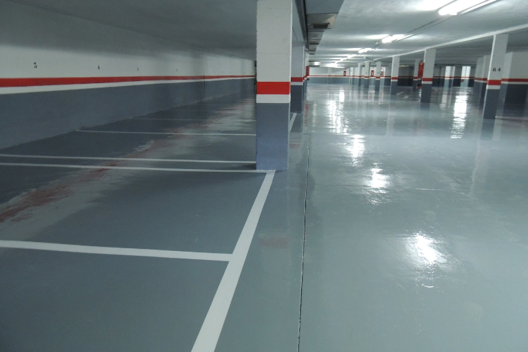 Pavimento continuo con resinas epoxi en garaje comunitario de Burgos