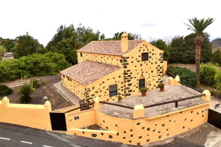 JUNO mantiene el patrimonio canario con su pintura