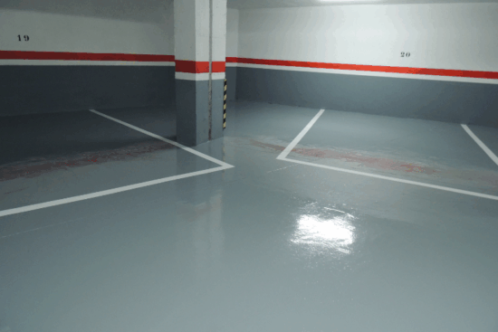 Pavimento continuo con resinas epoxi en garaje comunitario de Burgos