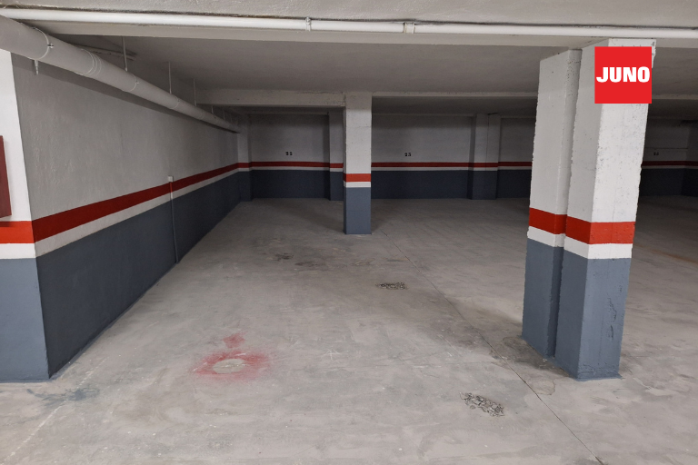 Pavimento continuo con resinas epoxi en garaje comunitario de Burgos