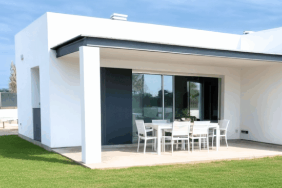 Máxima protección frente al clima marino: sistema SATE JUNOTherm® y pintura Silox en una vivienda en Almazora